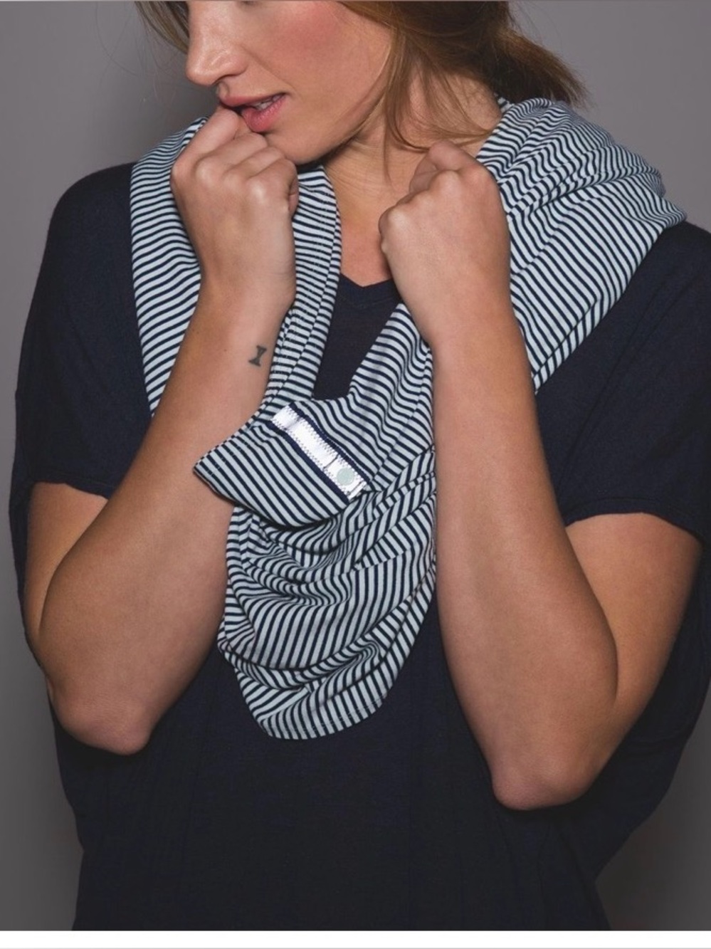 Lululemon Athletica Vinyasa Striped Scarf in Gray and Navy
